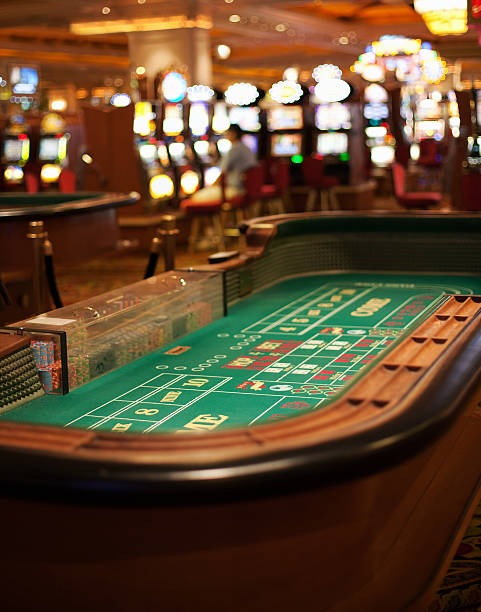 Live blackjack dealer at ligaplay88 studio